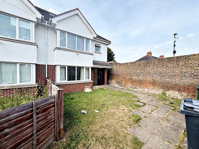 4 Bedroom Semi Detached House To Rent In Mandeville Road, Isleworth, TW7