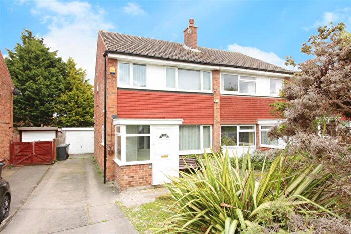 3 Bedroom Semi-Detached House For Sale In Hathaway Drive, Leeds, LS14