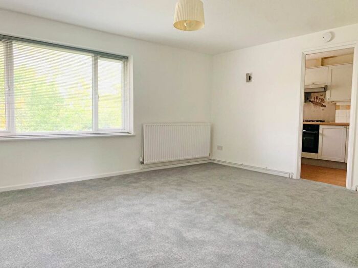 2 Bedroom Flat To Rent In Buckingham Avenue, Perivale, UB6