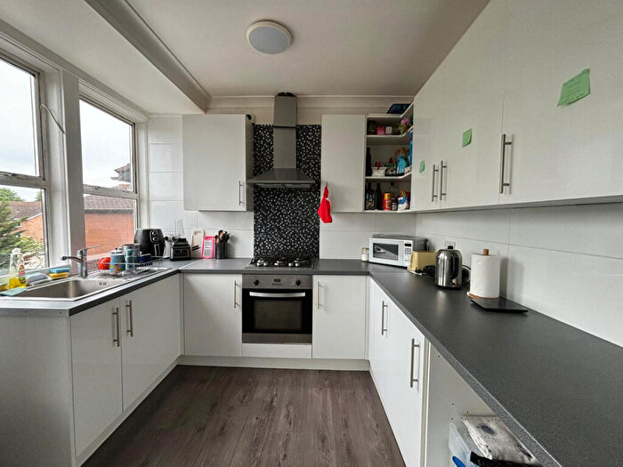 5 Bedroom Flat To Rent In Kilburn High Road, London, NW6