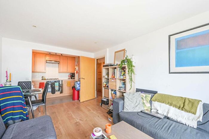 2 Bedroom Flat To Rent In Cassilis Road, Canary Wharf, London, E14