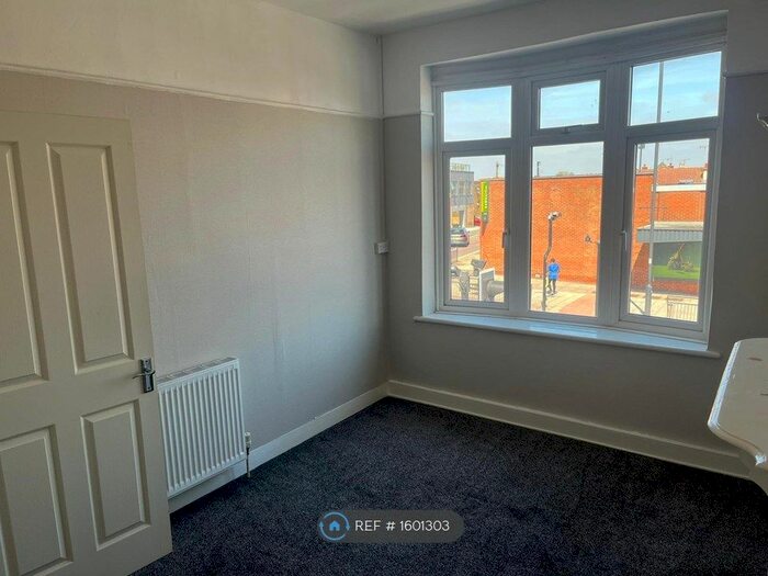 3 Bedroom Flat To Rent In Station Road, Leigh-On-Sea, SS9