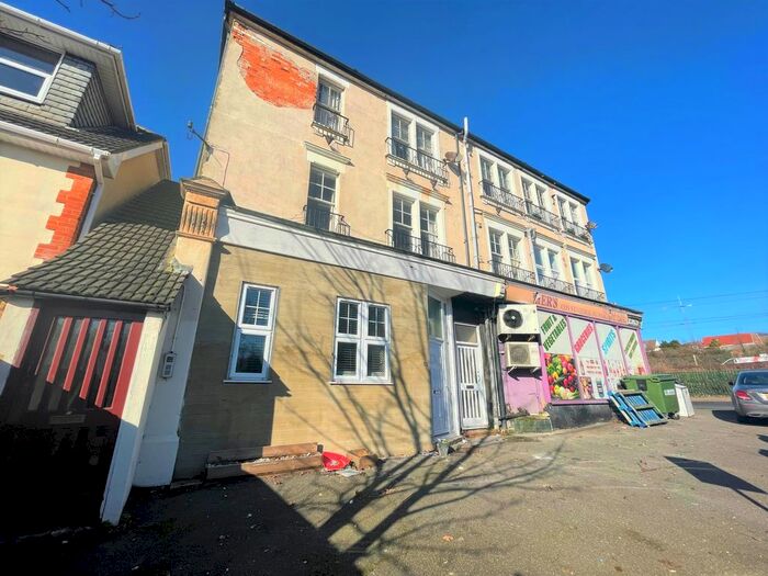 3 Bedroom Maisonette To Rent In Whitefriars Crescent, Westcliff, SS0