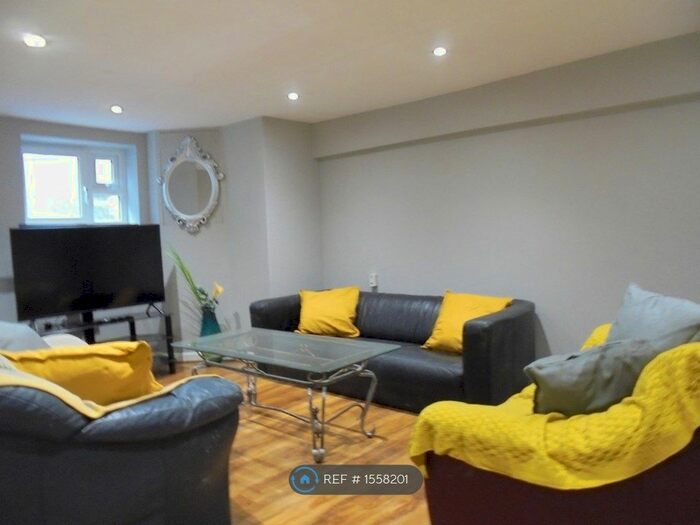 9 Bedroom Terraced House To Rent In Mauldeth Road, Manchester, M20