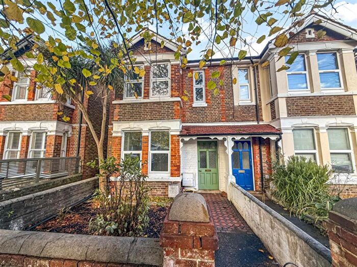 2 Bedroom Flat For Sale In Browning Road, Worthing, BN11