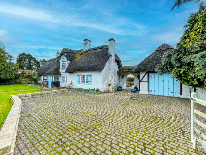 3 Bedroom Detached House For Sale In Ringwood Road, Avon, Christchurch, Dorset, BH23