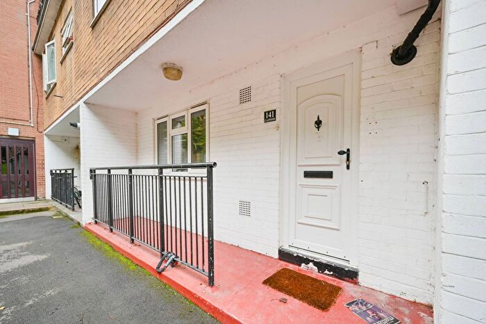 2 Bedroom Flat For Sale In Clayponds Gardens, Ealing, London, W5