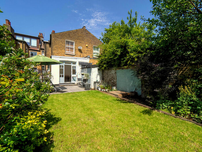 3 Bedroom Flat To Rent In Ridley Road, London, NW10