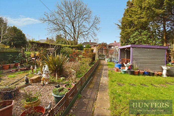 3 Bedroom Semi-detached House For Sale In Farm Close, Leicester, LE2