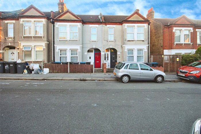 3 Bedroom Maisonette To Rent In Hythe Road, Thornton Heath, CR7