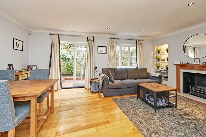3 Bedroom Detached House To Rent In Pembroke Walk, London, W8