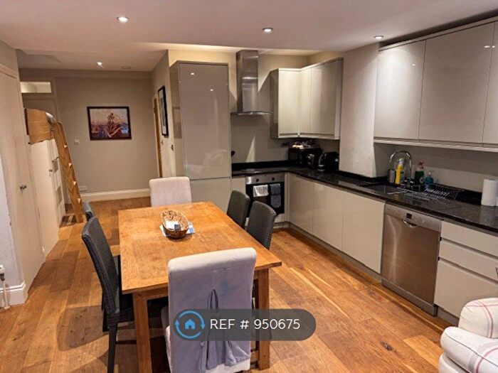 1 Bedroom Flat To Rent In Halford Road- Garden, London, SW6