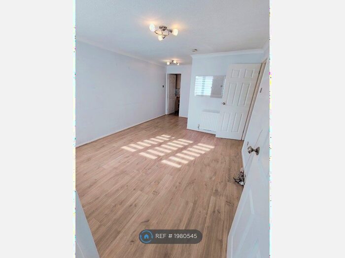1 Bedroom Maisonette To Rent In Beeston Drive, Cheshunt, Waltham Cross, EN8