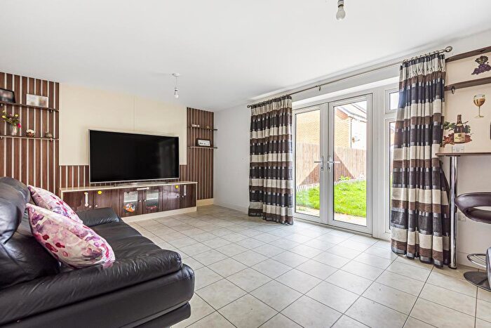 4 Bedroom Semi Detached House To Rent In Didcot, Oxfordshire, OX11