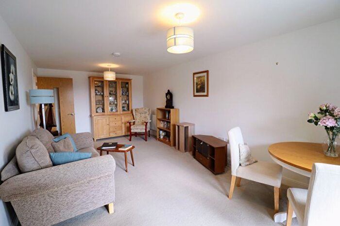 1 Bedroom Flat For Sale In Jupiter House, Hindhead Knoll, Walnut Tree, Milton Keynes, MK7