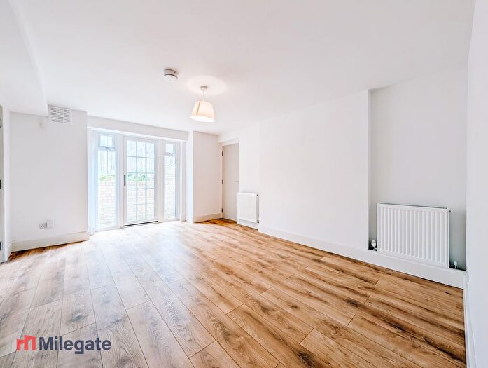 1 Bedroom Flat To Rent In Pendennis Road, London, SW16