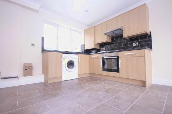 2 Bedroom Flat To Rent In Green Street, Upton Park, London, E13