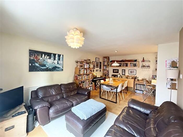 2 Bedroom Flat For Sale In Green Lane, Sheffield, S3