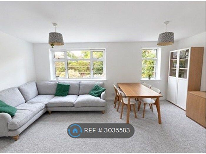 2 Bedroom Flat To Rent In Norfolk House, Sale, M33