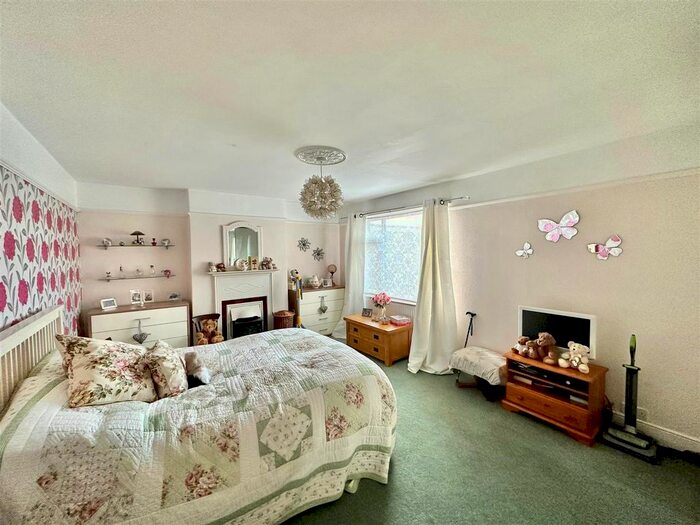 2 Bedroom Flat For Sale In Church Road, Plymstock, Plymouth, PL9