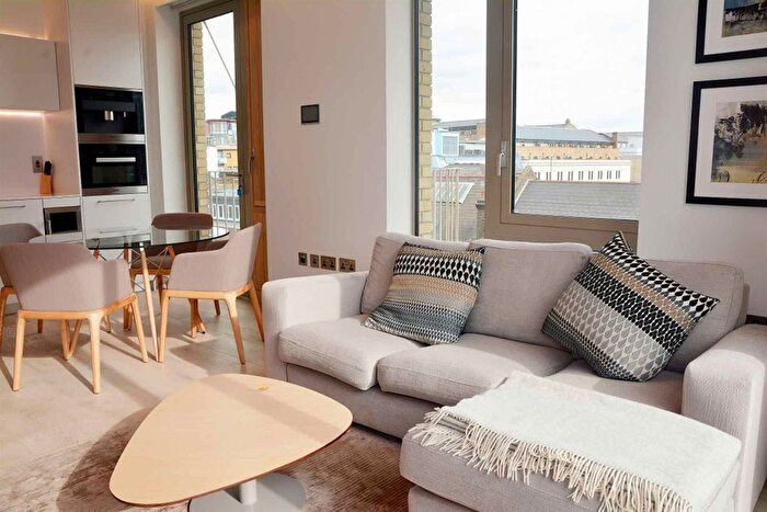 2 Bedroom Flat To Rent In Duchess Walk, London, SE1