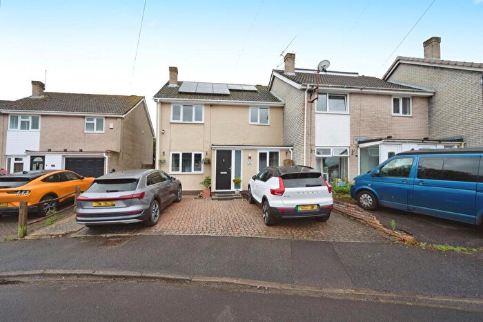 3 Bedroom End Of Terrace House For Sale In Wilton Drive, Waterlooville, PO8