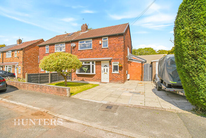 3 Bedroom Semi Detached House For Sale In Greenways, Ashton-Under-Lyne, OL7