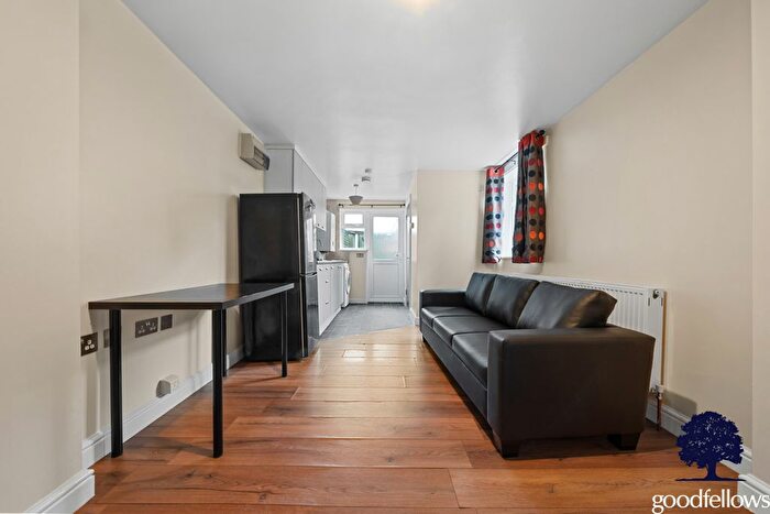 1 Bedroom Bungalow To Rent In Haynt Walk, Merton Park, Wimbledon, SW20