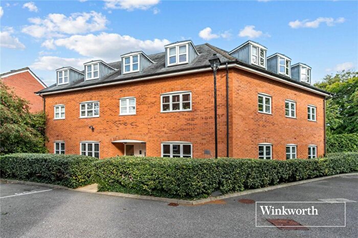 1 Bedroom Apartment For Sale In Constable Close, Friern Barnet, London, N11