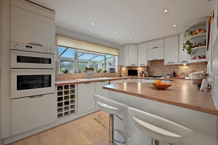 4 Bedroom Detached House For Sale In Woodlands Road, Effingham, KT23