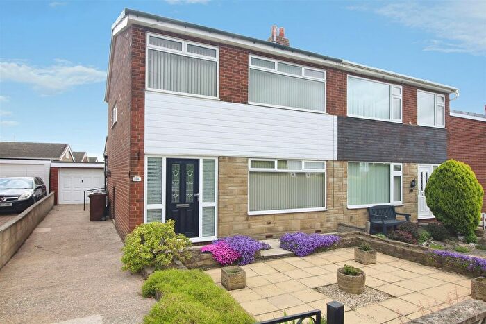 3 Bedroom Semi-Detached House For Sale In Parkways Drive, Oulton, LS26