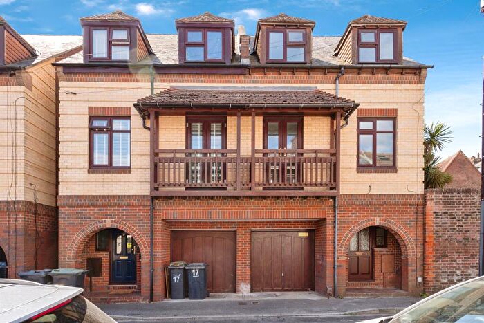 4 Bedroom Semi-Detached House For Sale In Coward Road, Gosport, PO12