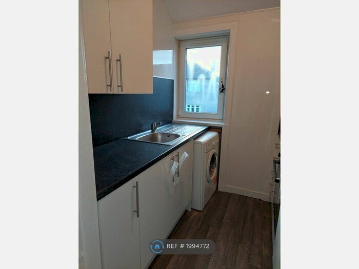 3 Bedroom Flat To Rent In Bearford Drive, Glasgow, G52