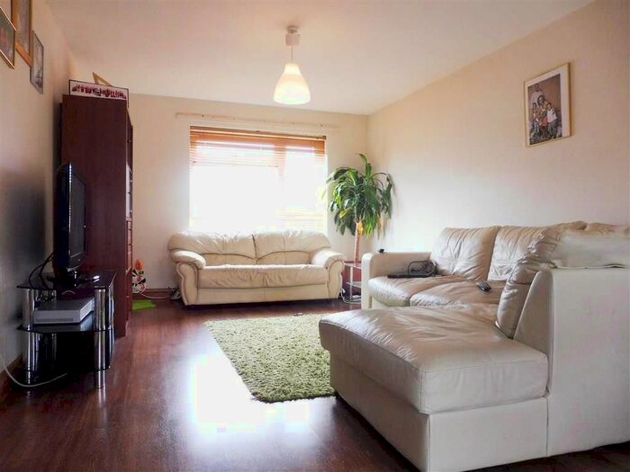 3 Bedroom Property To Rent In Lomond Road, Piccotts End, Hemel Hempstead, HP2