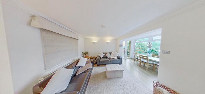 4 Bedroom Cottage To Rent In **£pppw Excluding Bills** Cavendish Road East, The Park Estate, NG7