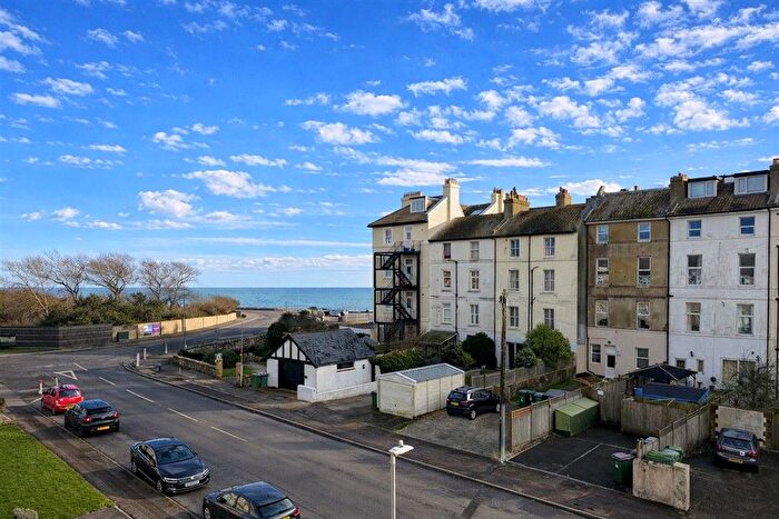 2 Bedroom Flat For Sale In South Road, Hythe, Kent, CT21