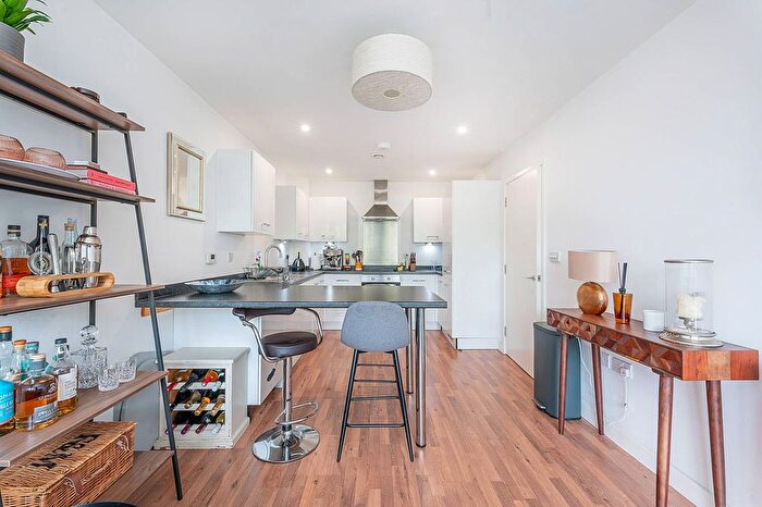 2 Bedroom Flat To Rent In Bloemfontein Road, White City, London, W12