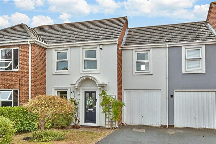 3 Bedroom Terraced House For Sale In Wadham Place, Sittingbourne, Kent, ME10