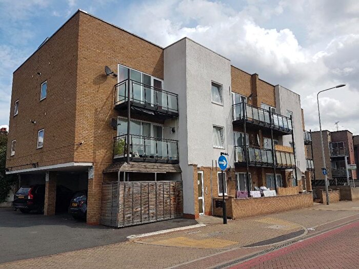 2 Bedroom Flat To Rent In Newham Way, London, E6