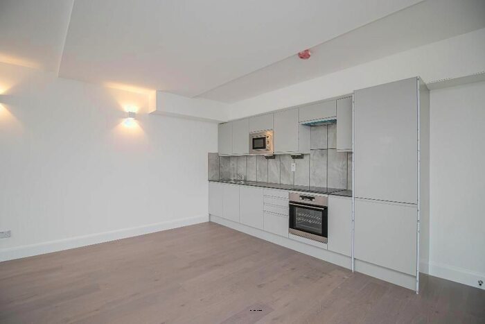 3 Bedroom Flat To Rent In St Awdrys Road, Barking &amp; Dagenham, Barking Abbey, Upney, London, IG11