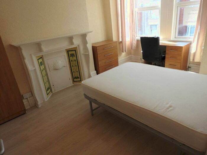 4 Bedroom Property To Rent In Hawthorne Avenue, Uplands, Swansea, SA2