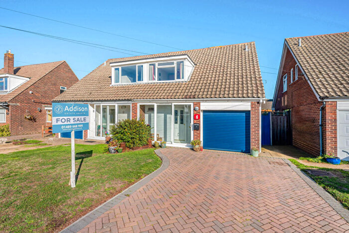 3 Bedroom Semi-Detached House For Sale In Oaklands Way, Titchfield Common, PO14