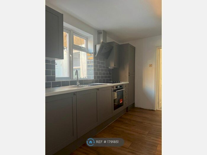 1 Bedroom Flat To Rent In Tennyson Road, Luton, LU1