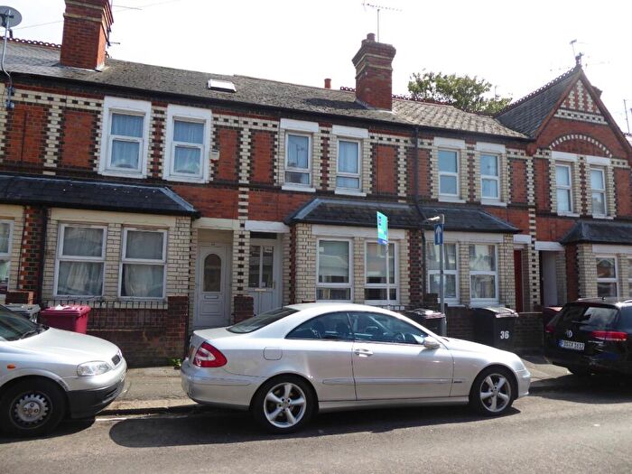 3 Bedroom Terraced House To Rent In Pitcroft Avenue, Reading, Berkshire, RG6