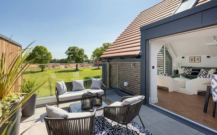 4 Bedroom Villa For Sale In Parish Lane, Pease Pottage, RH10