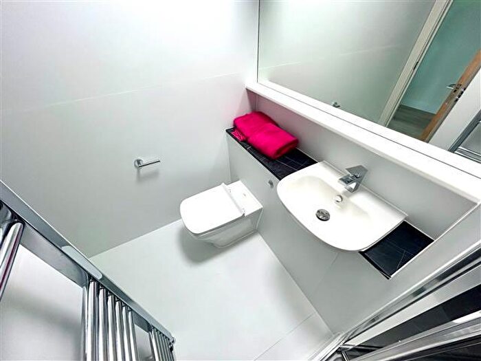 2 Bedroom Apartment To Rent In Birmingham Road, West Bromwich, B70