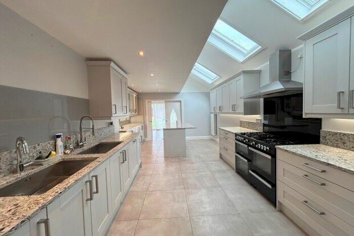 5 Bedroom Property To Rent In Upminster Road North, Rainham, RM13