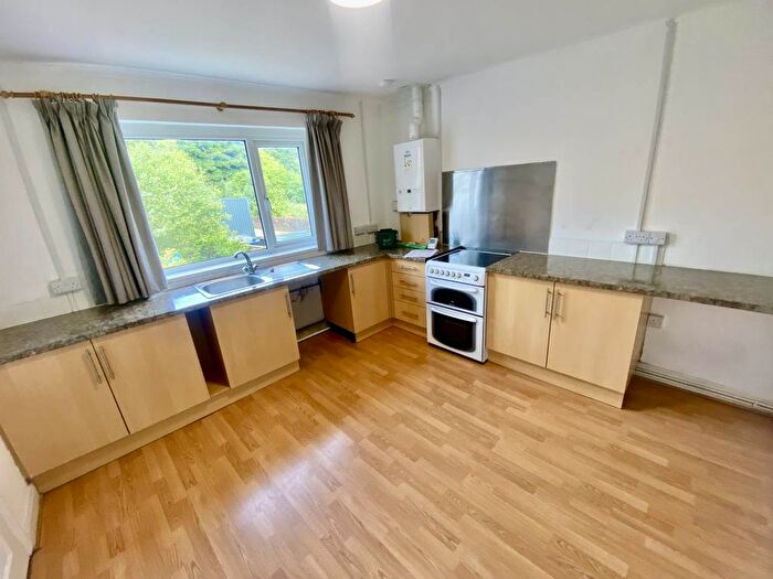 2 Bedroom Flat To Rent In Carmarthen Road, Fforestfach, Swansea, SA5