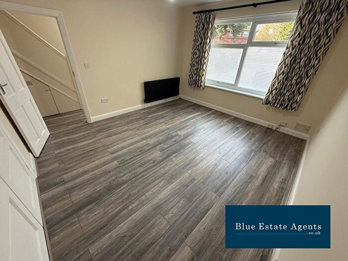 4 Bedroom Semi-detached House To Rent In Spring Grove Road, Hounslow, TW3