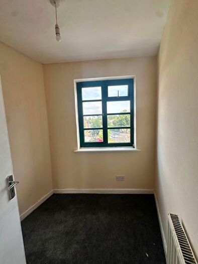 4 Bedroom Flat To Rent In Central Parade, Hounslow, TW5